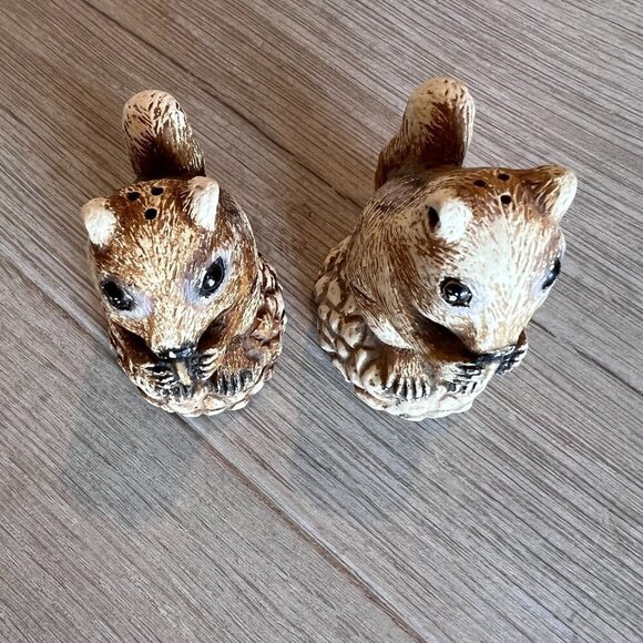 Chipmunk Squirrel Salt and Pepper Shakers Set Woodland Creatures Kitschy Novelty - Picture 4 of 10